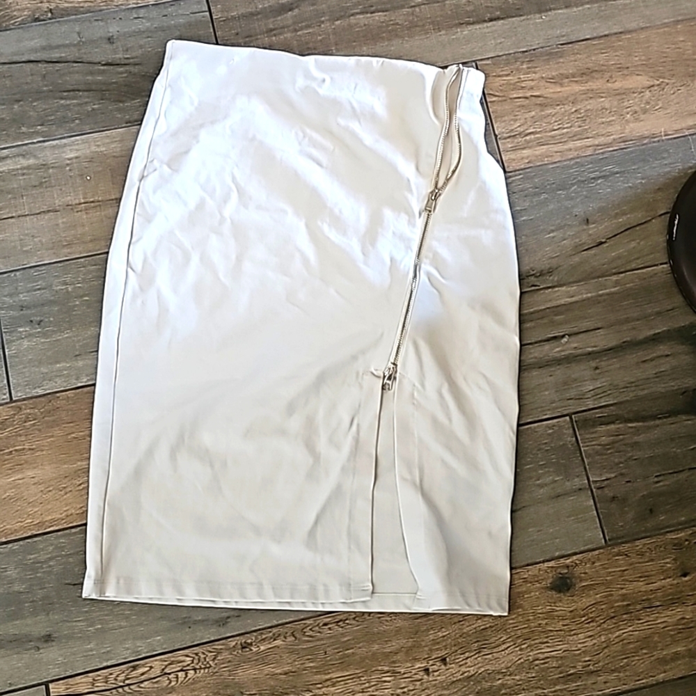 BEBE ASYMMETRIC ZIPPER SKIRT